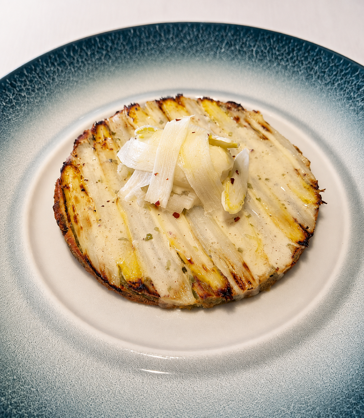 Assiette gastronomique en table étoilée